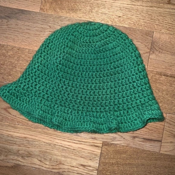 Handmade green knit crochet bucket hat - Picture 2 of 2